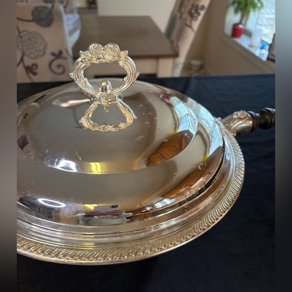 Silver Lidded Pan with Wooden Handle - Picture 5 of 12